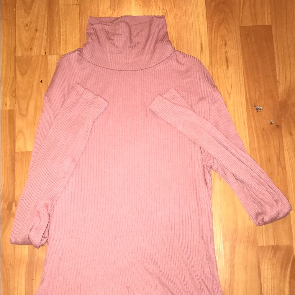 FOREVER 21 TURTLE NECK SHIRT